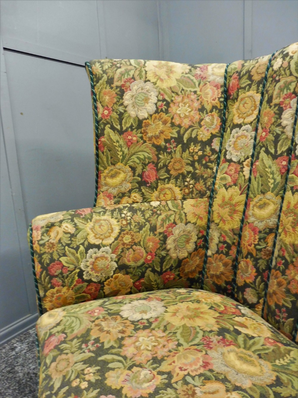 19TH CENTURY DEEP WINGED SOFA View XI