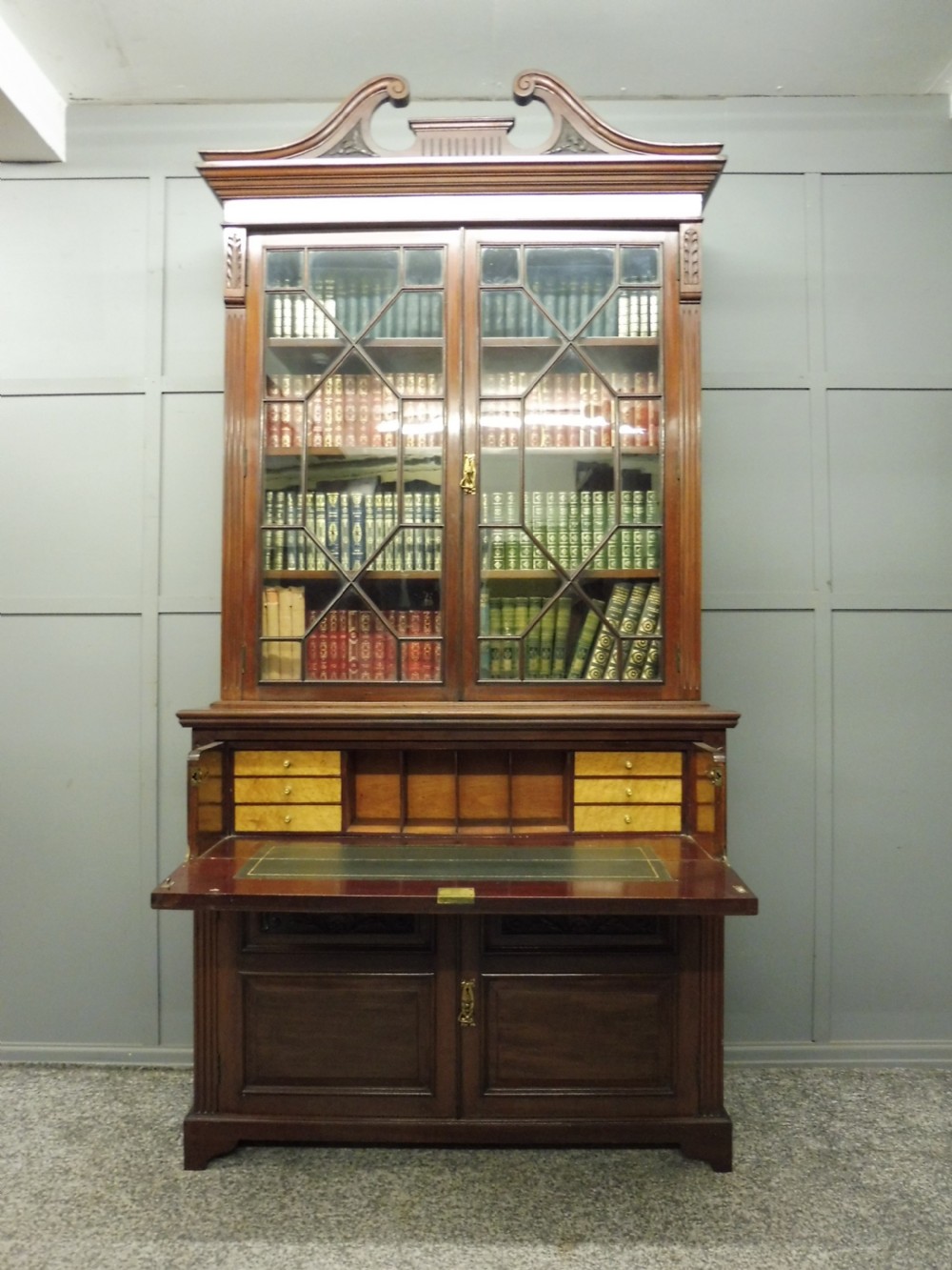  FINE QUALITY VICTORIAN MAHOGANY SECRETAIRE BOOKCASE View II