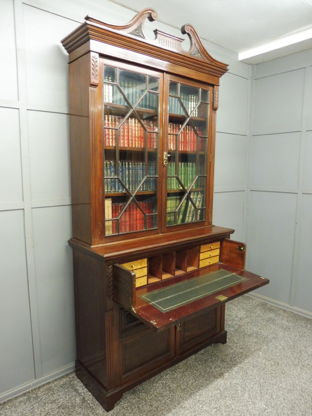  FINE QUALITY VICTORIAN MAHOGANY SECRETAIRE BOOKCASE View III