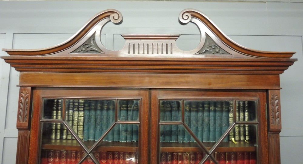  FINE QUALITY VICTORIAN MAHOGANY SECRETAIRE BOOKCASE View V