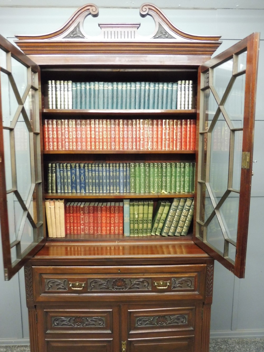  FINE QUALITY VICTORIAN MAHOGANY SECRETAIRE BOOKCASE View IX