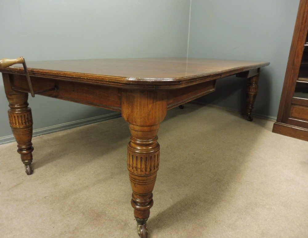 LARGE VICTORIAN OAK EXTENDING DINING TABLE View II