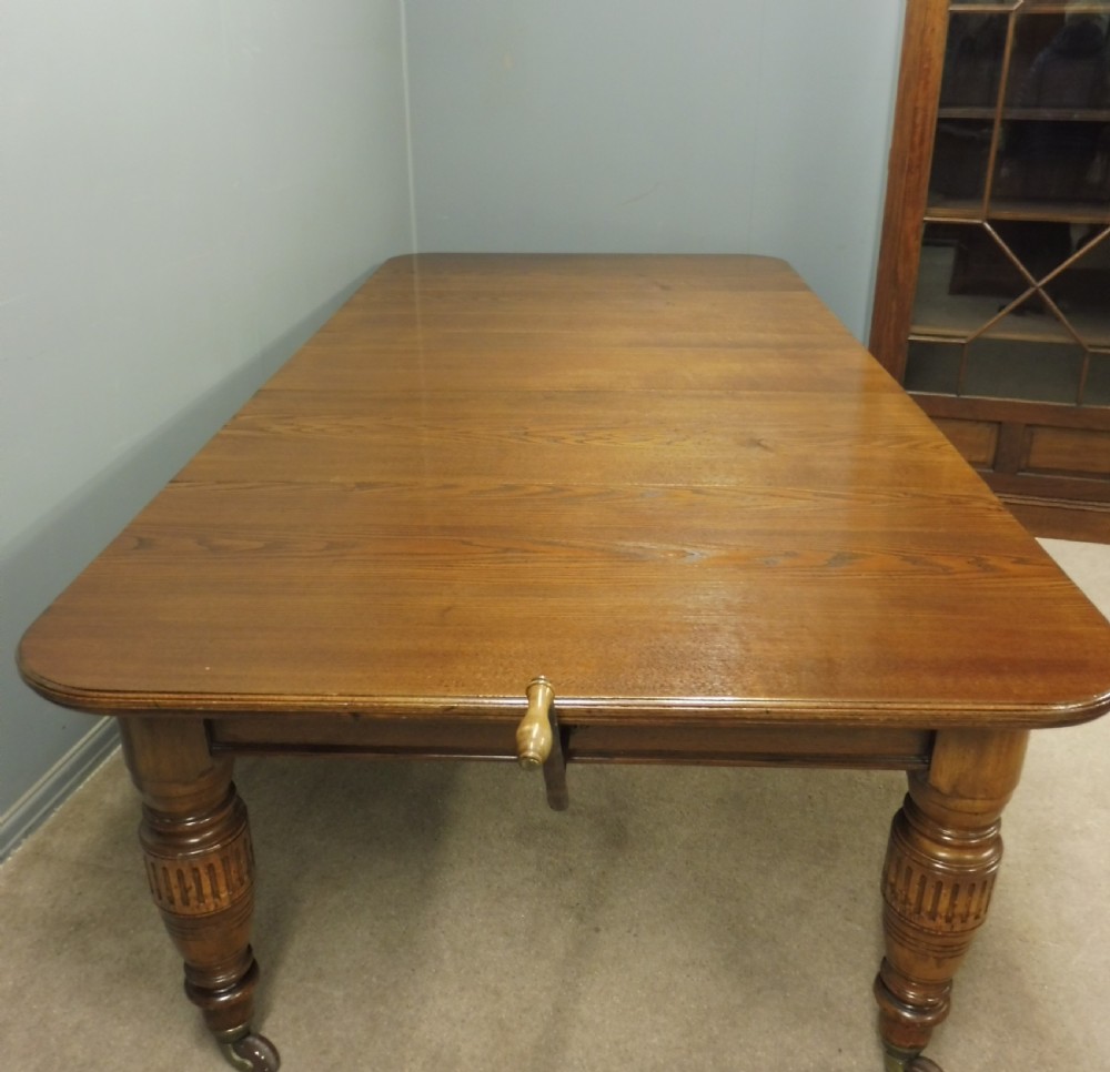 LARGE VICTORIAN OAK EXTENDING DINING TABLE View III