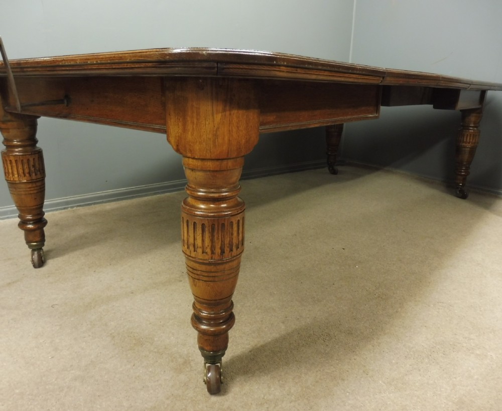 LARGE VICTORIAN OAK EXTENDING DINING TABLE View IV