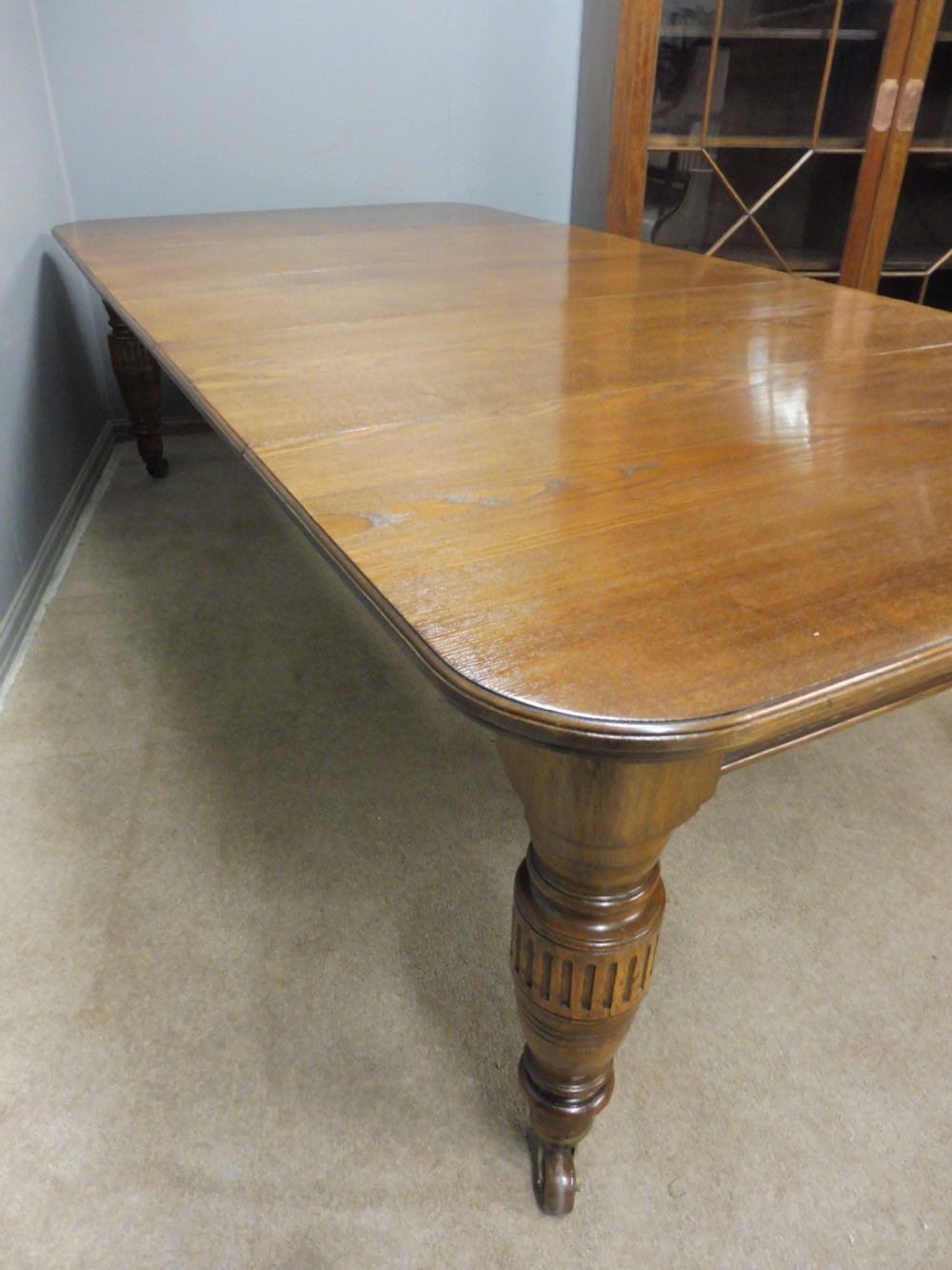 LARGE VICTORIAN OAK EXTENDING DINING TABLE View X