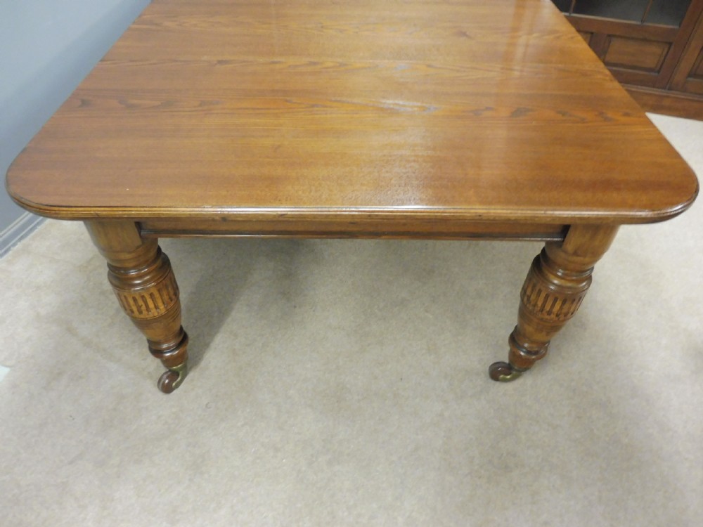 LARGE VICTORIAN OAK EXTENDING DINING TABLE View XI