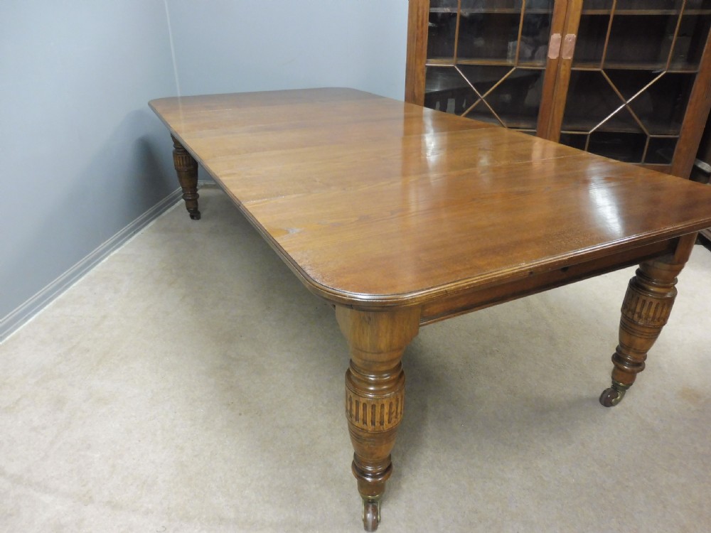 LARGE VICTORIAN OAK EXTENDING DINING TABLE View XIII
