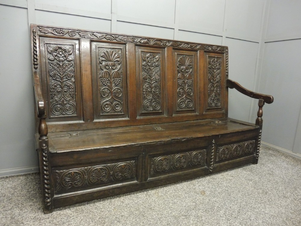 EARLY OAK SETTLE CIRCA 1680-1700