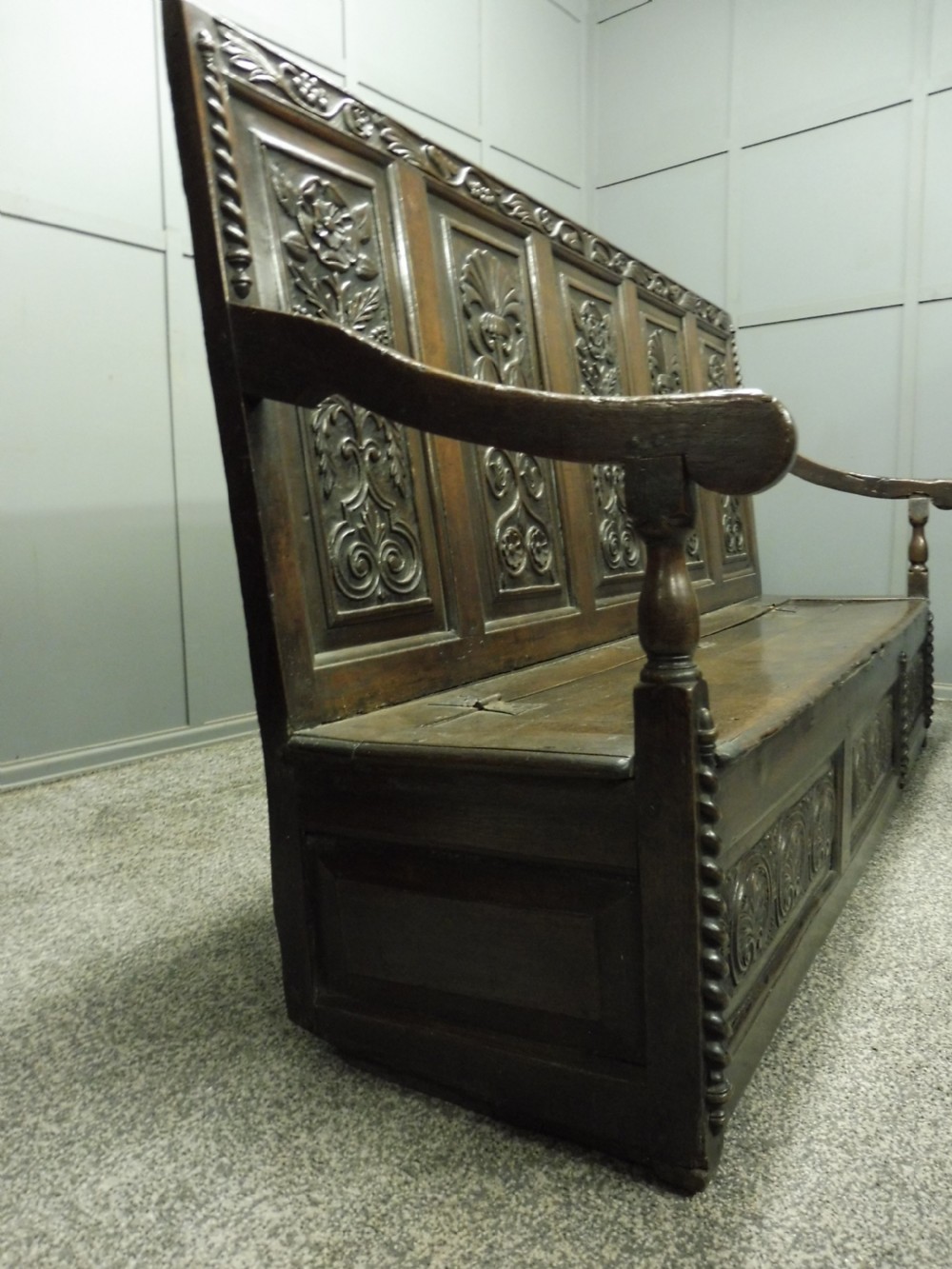 EARLY OAK SETTLE CIRCA 1680-1700 View XI