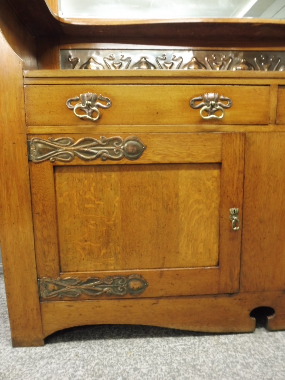 LARGE OAK ARTS AND CRAFTS SIDEBOARD  View VIII