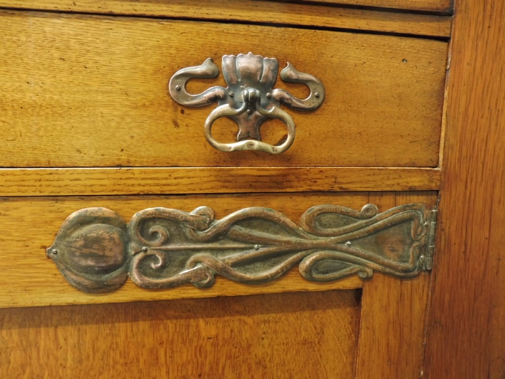 LARGE OAK ARTS AND CRAFTS SIDEBOARD  View XV