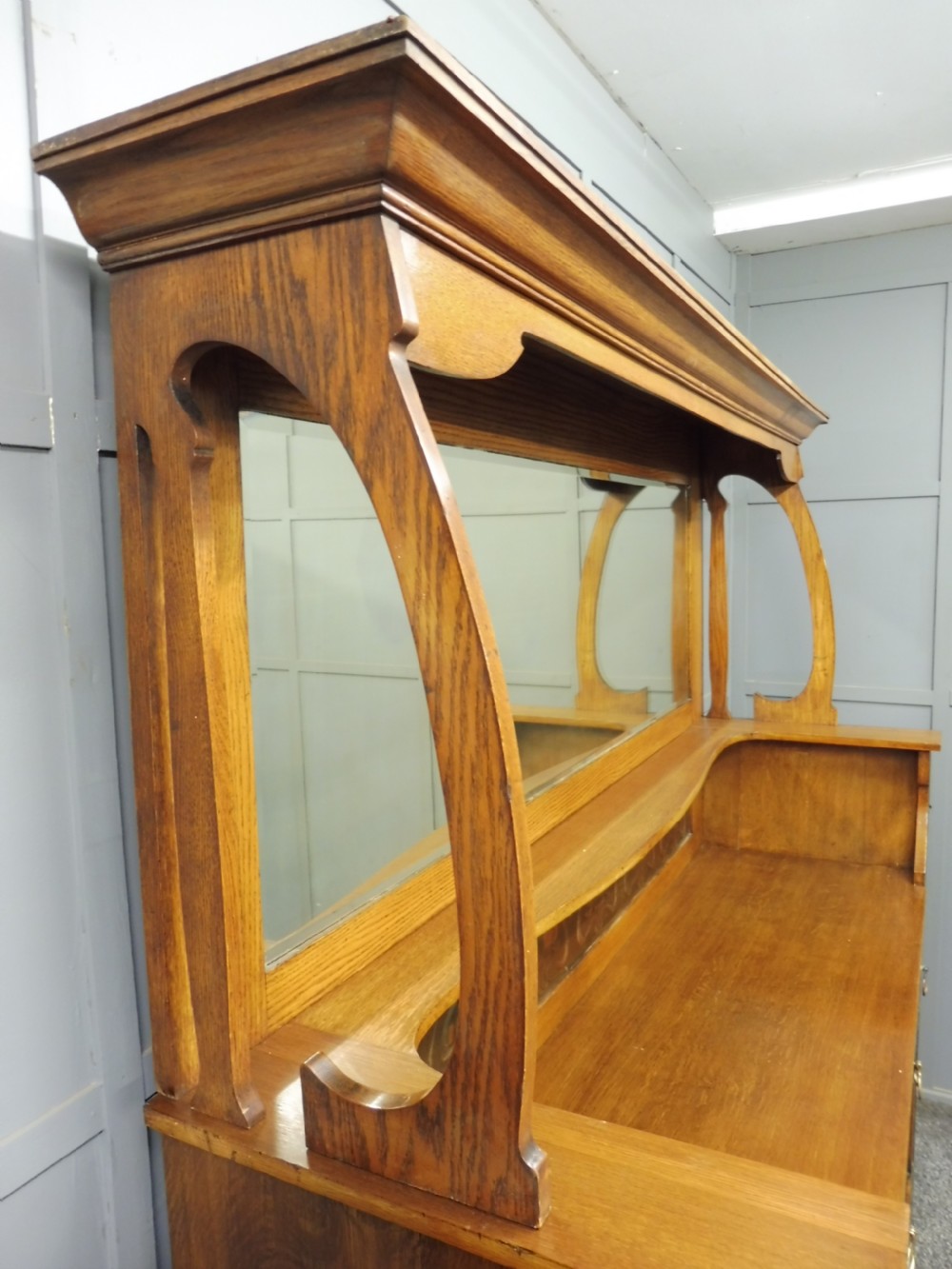 LARGE OAK ARTS AND CRAFTS SIDEBOARD  View XVI