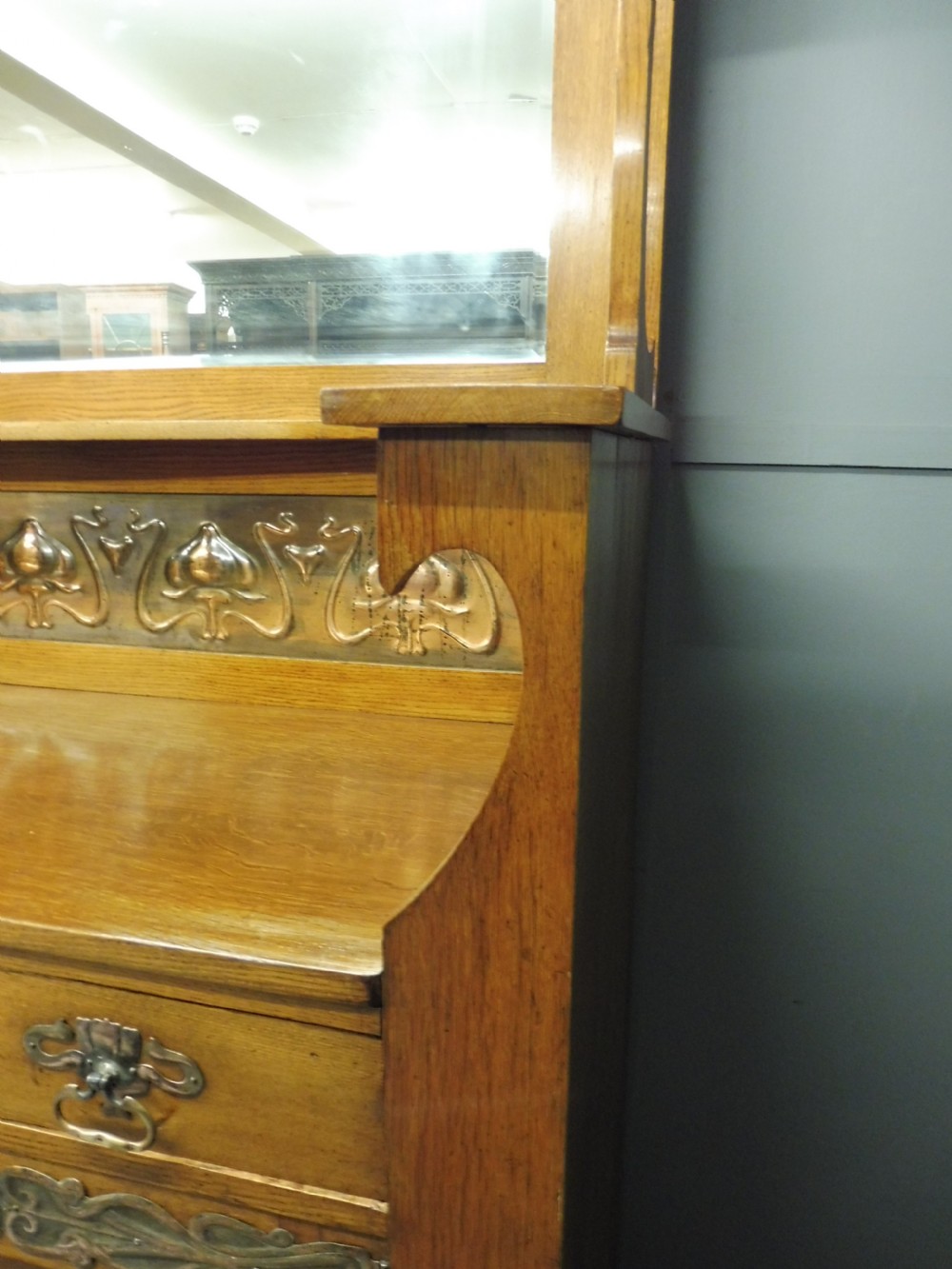 LARGE OAK ARTS AND CRAFTS SIDEBOARD  View XVII