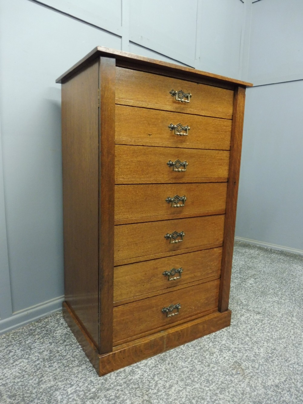 EDWARDIAN OAK WELLINGTON COLLECTORS CHEST