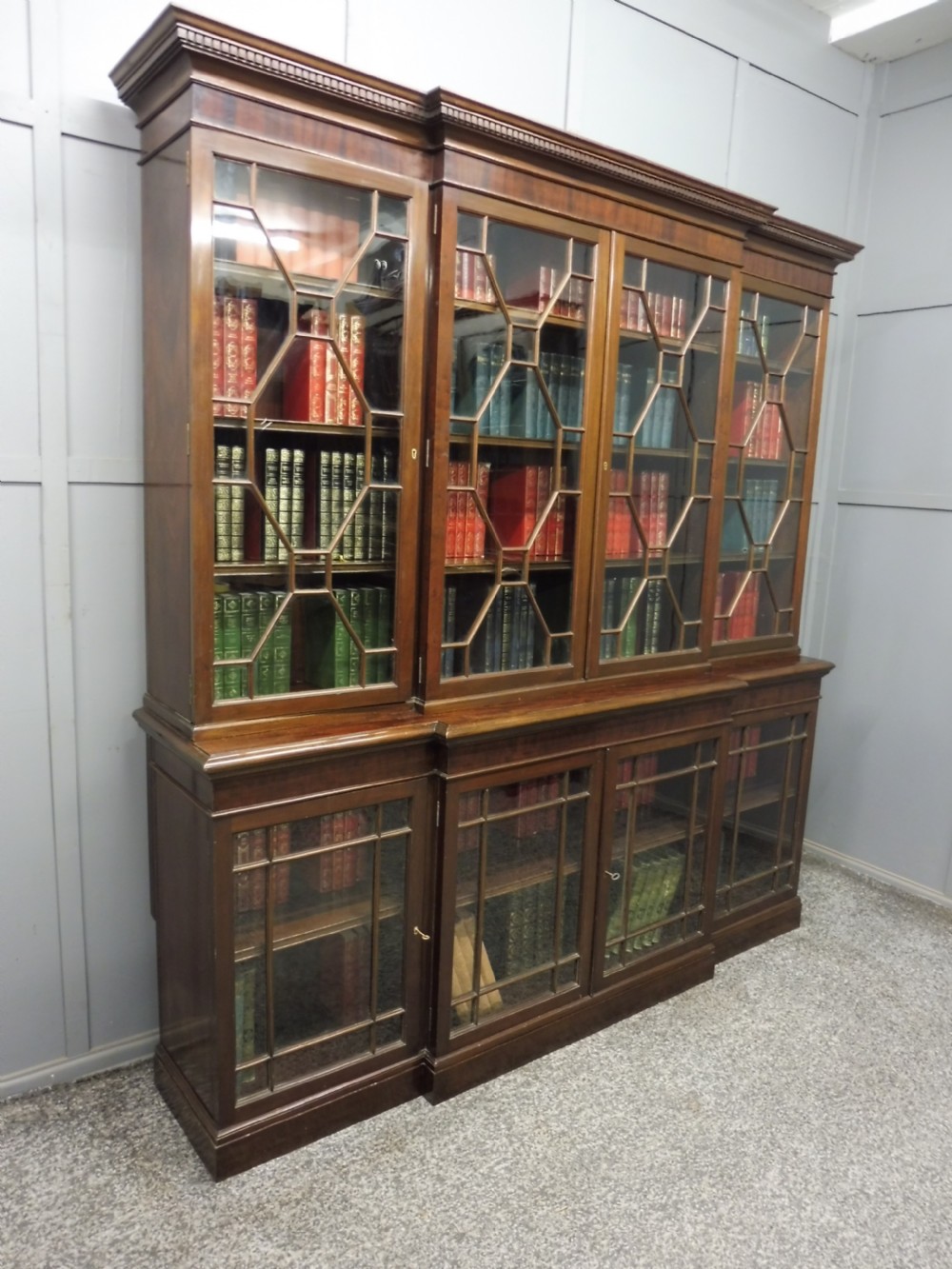 EDWARDIAN MAHOGANY BREAKFRONT BOOKCASE