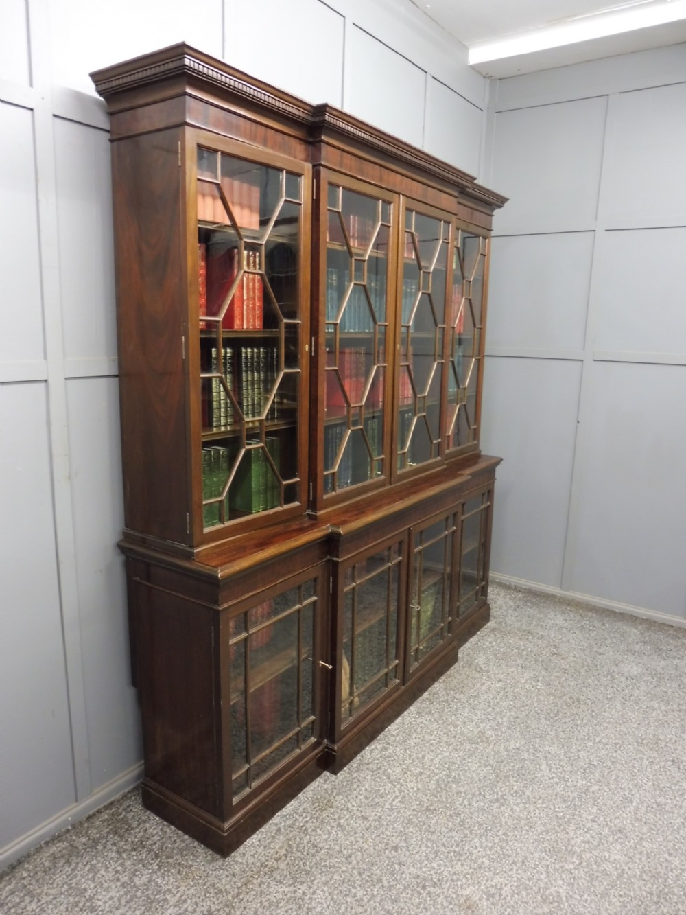 EDWARDIAN MAHOGANY BREAKFRONT BOOKCASE View II