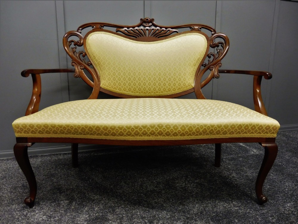  SUPERB VICTORIAN WALNUT SOFA