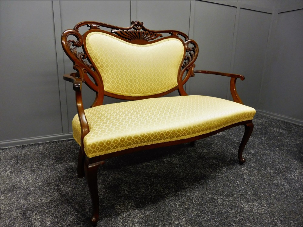  SUPERB VICTORIAN WALNUT SOFA View II