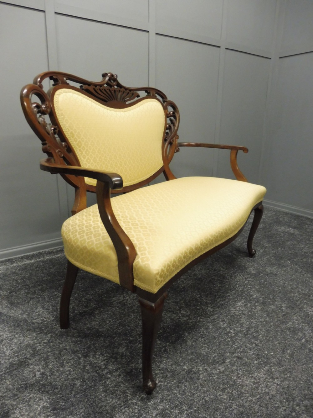  SUPERB VICTORIAN WALNUT SOFA View IV
