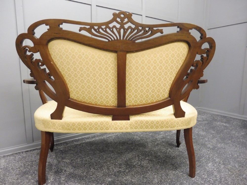  SUPERB VICTORIAN WALNUT SOFA View V