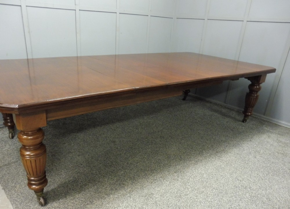 LARGE VICTORIAN MAHOGANY EXTENDING DINING TABLE View VII
