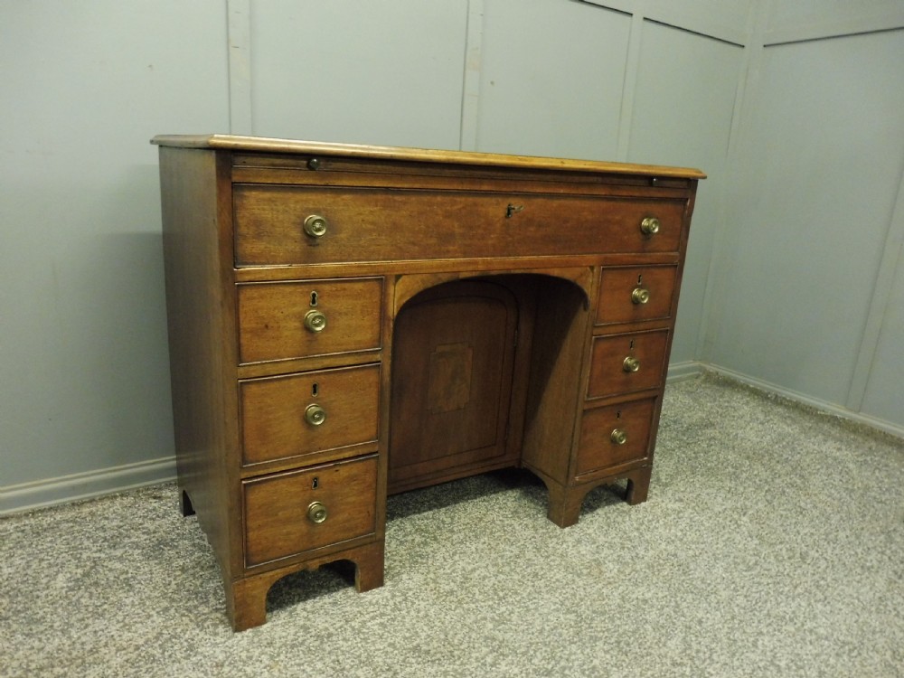 GEORGIAN MAHOGANY KNEEHOLE DESK CIRCA 1780-1800 View II