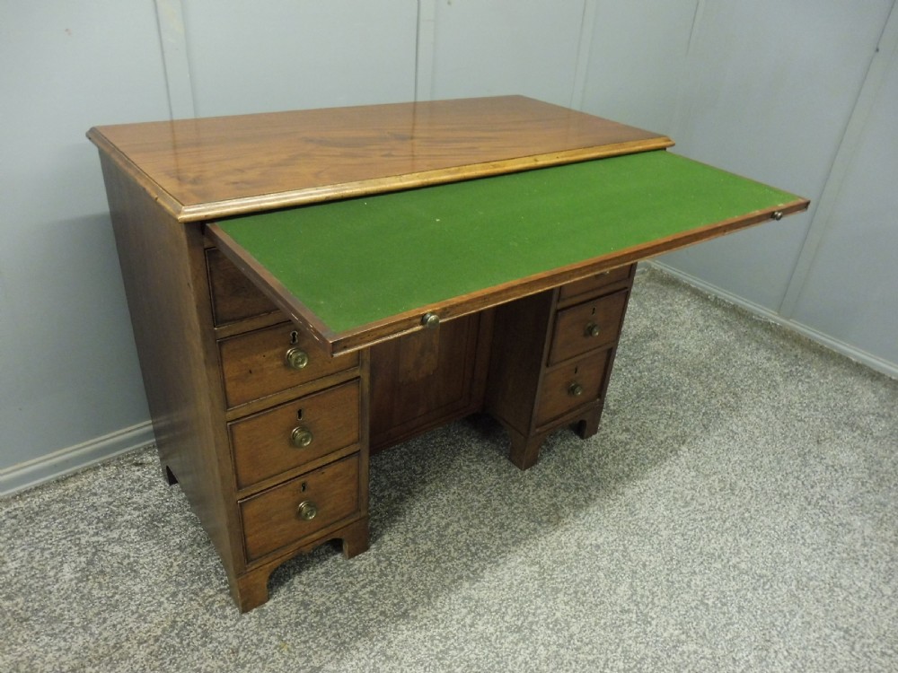GEORGIAN MAHOGANY KNEEHOLE DESK CIRCA 1780-1800 View VII