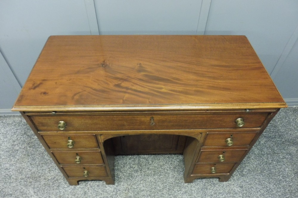 GEORGIAN MAHOGANY KNEEHOLE DESK CIRCA 1780-1800 View VIII
