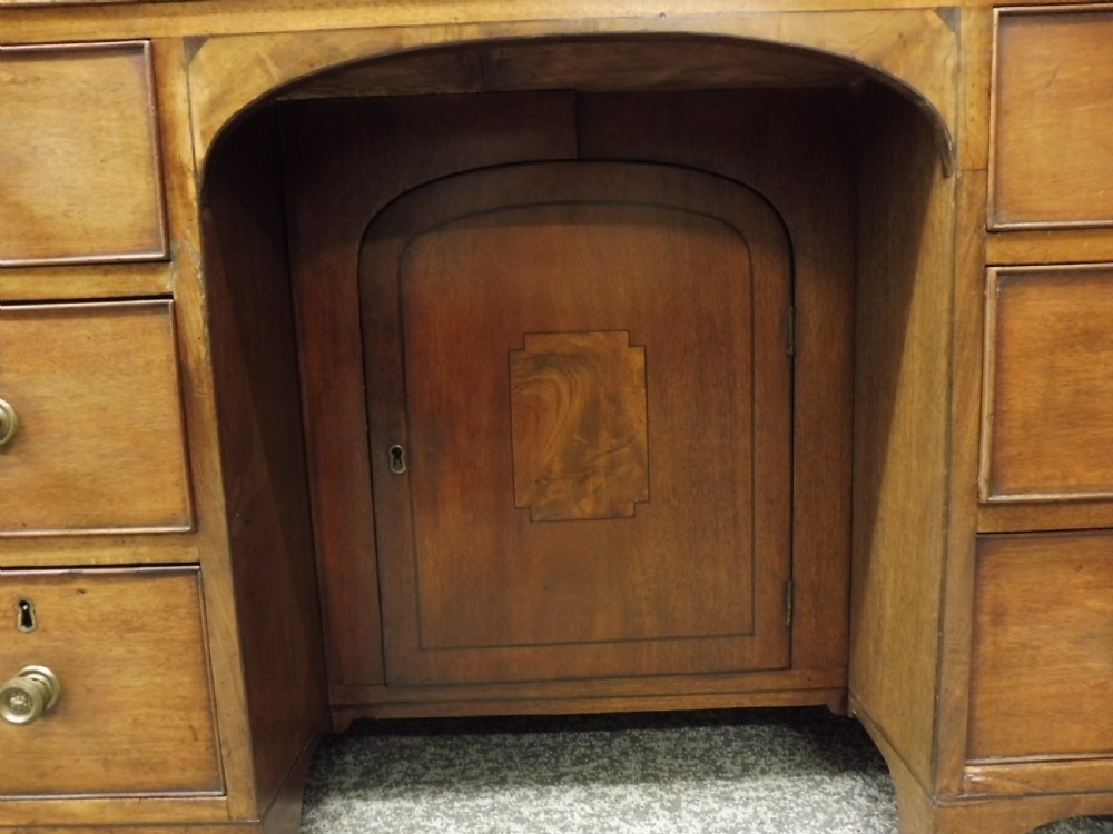 GEORGIAN MAHOGANY KNEEHOLE DESK CIRCA 1780-1800 View XI