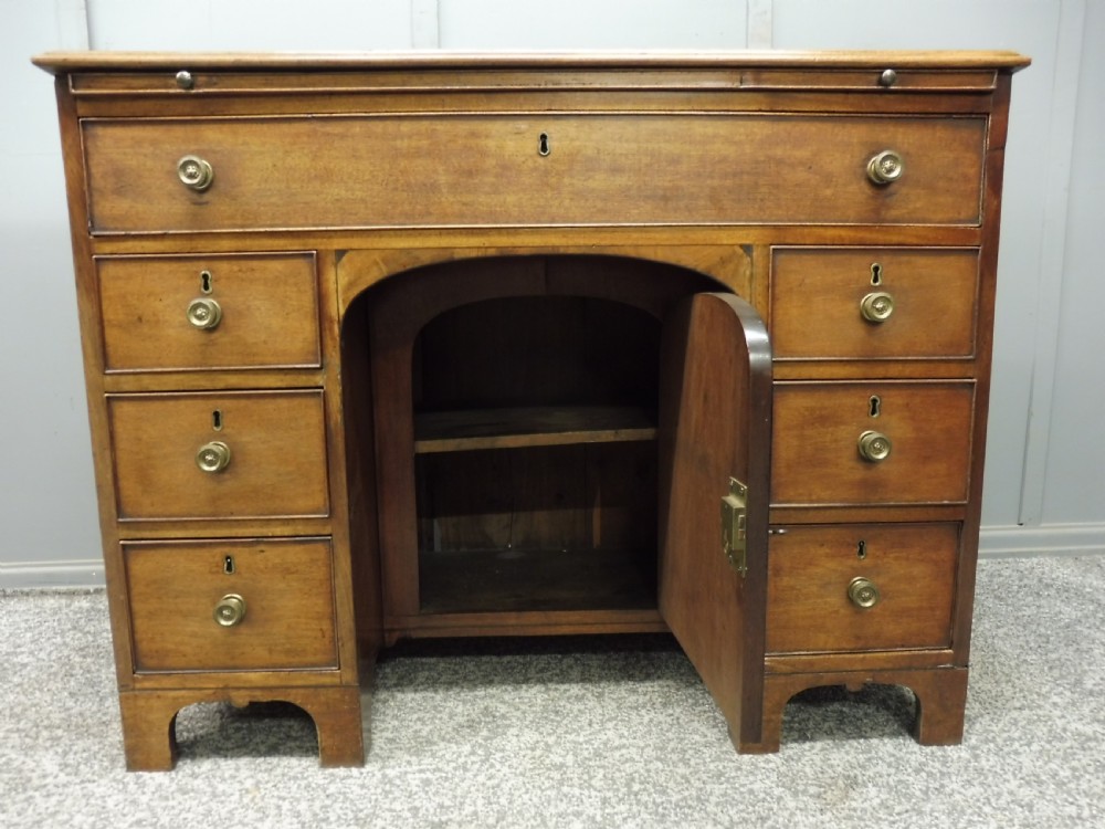 GEORGIAN MAHOGANY KNEEHOLE DESK CIRCA 1780-1800 View XII