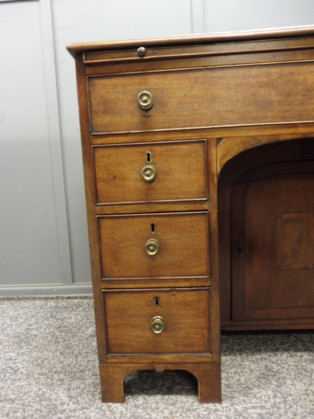GEORGIAN MAHOGANY KNEEHOLE DESK CIRCA 1780-1800 View XIII