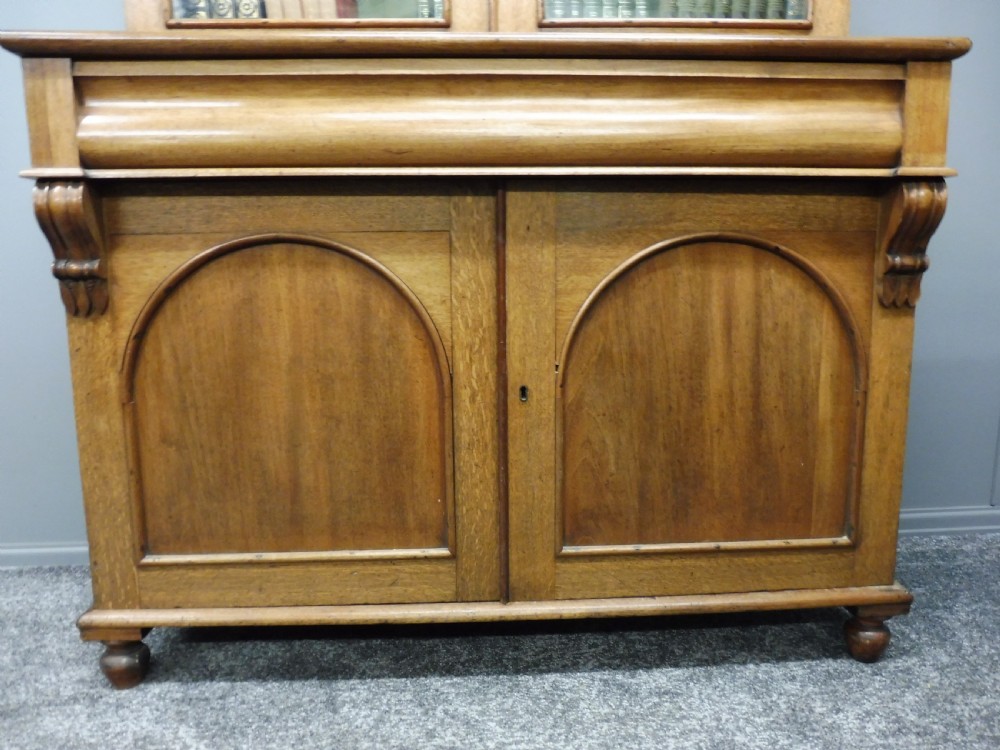 19TH CENTURY OAK AND MAHOGANY BOOKCASE View VII