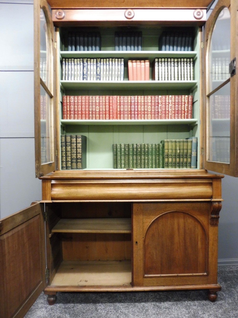 19TH CENTURY OAK AND MAHOGANY BOOKCASE View X
