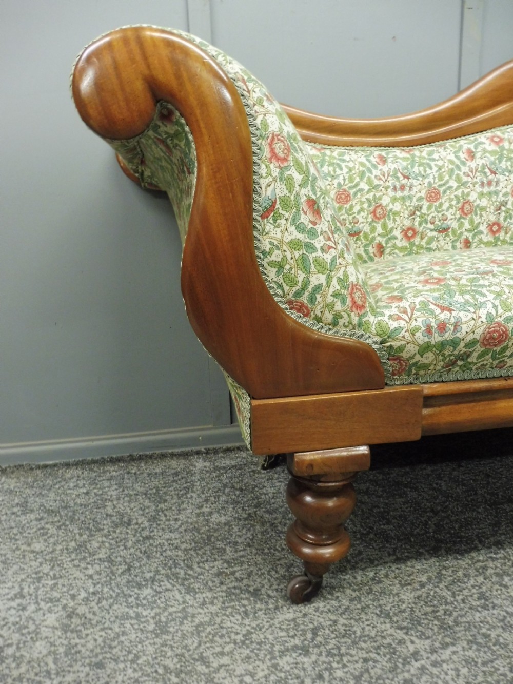 VICTORIAN MAHOGANY SCROLL END SOFA View IV