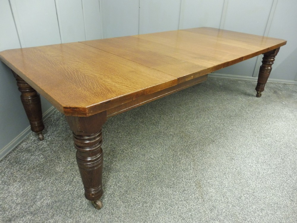 LARGE OAK VICTORIAN EXTENDING DINING TABLE