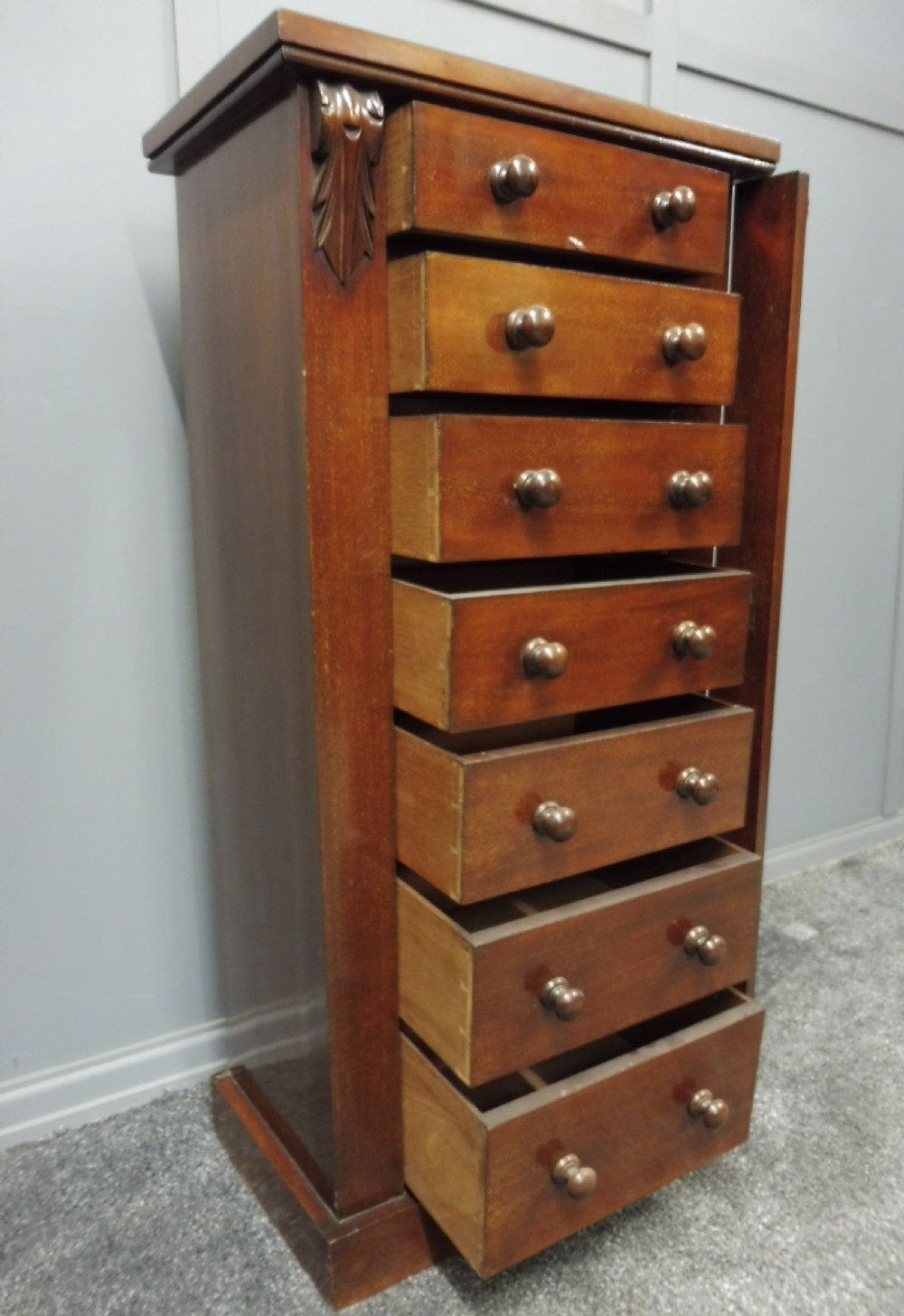 VICTORIAN MAHOGANY WELLINGTON CHEST