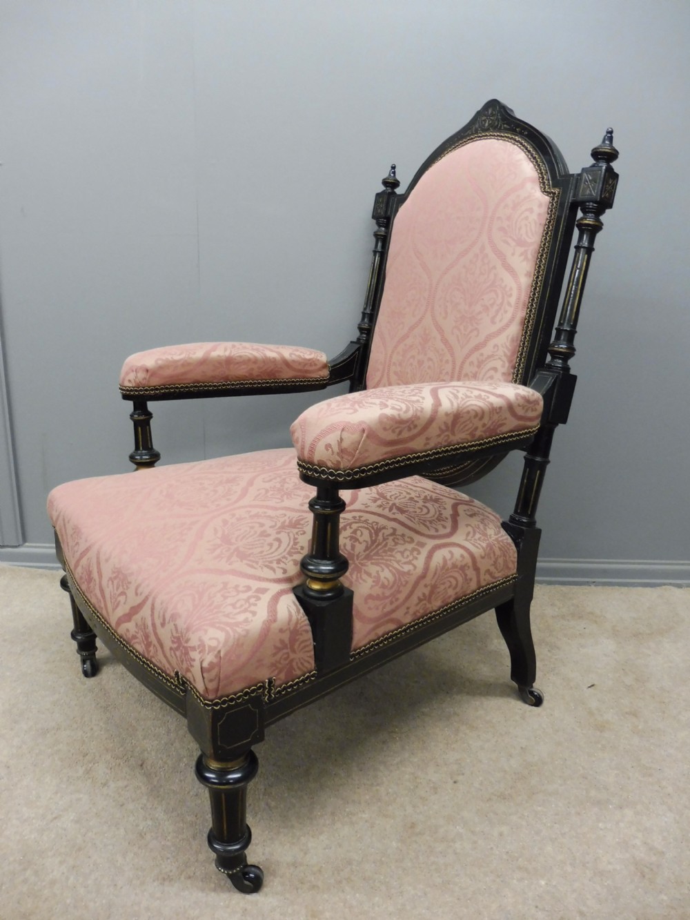 EXCELLENT QUALITY VICTORIAN ARMCHAIR View V