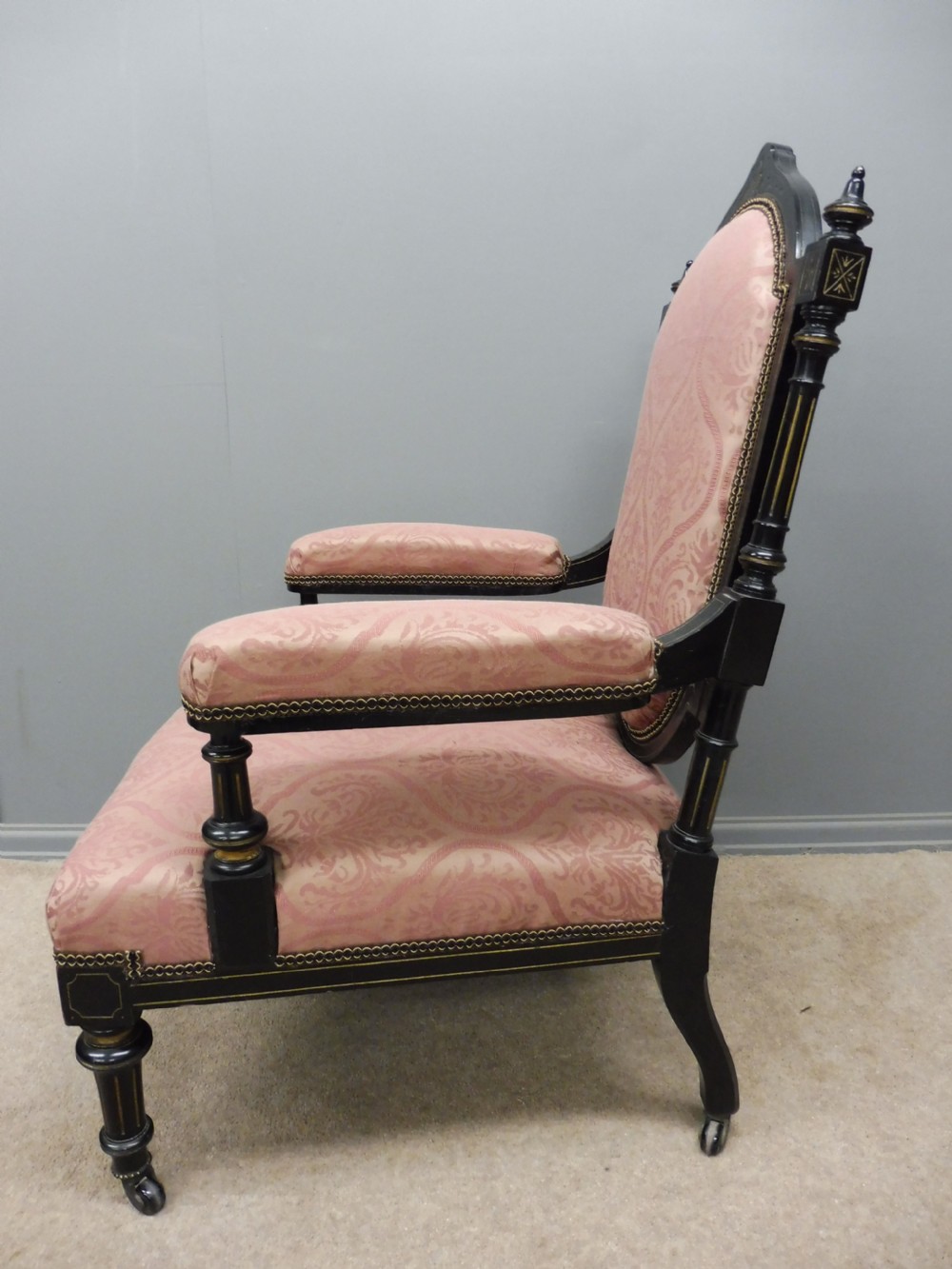EXCELLENT QUALITY VICTORIAN ARMCHAIR View VII