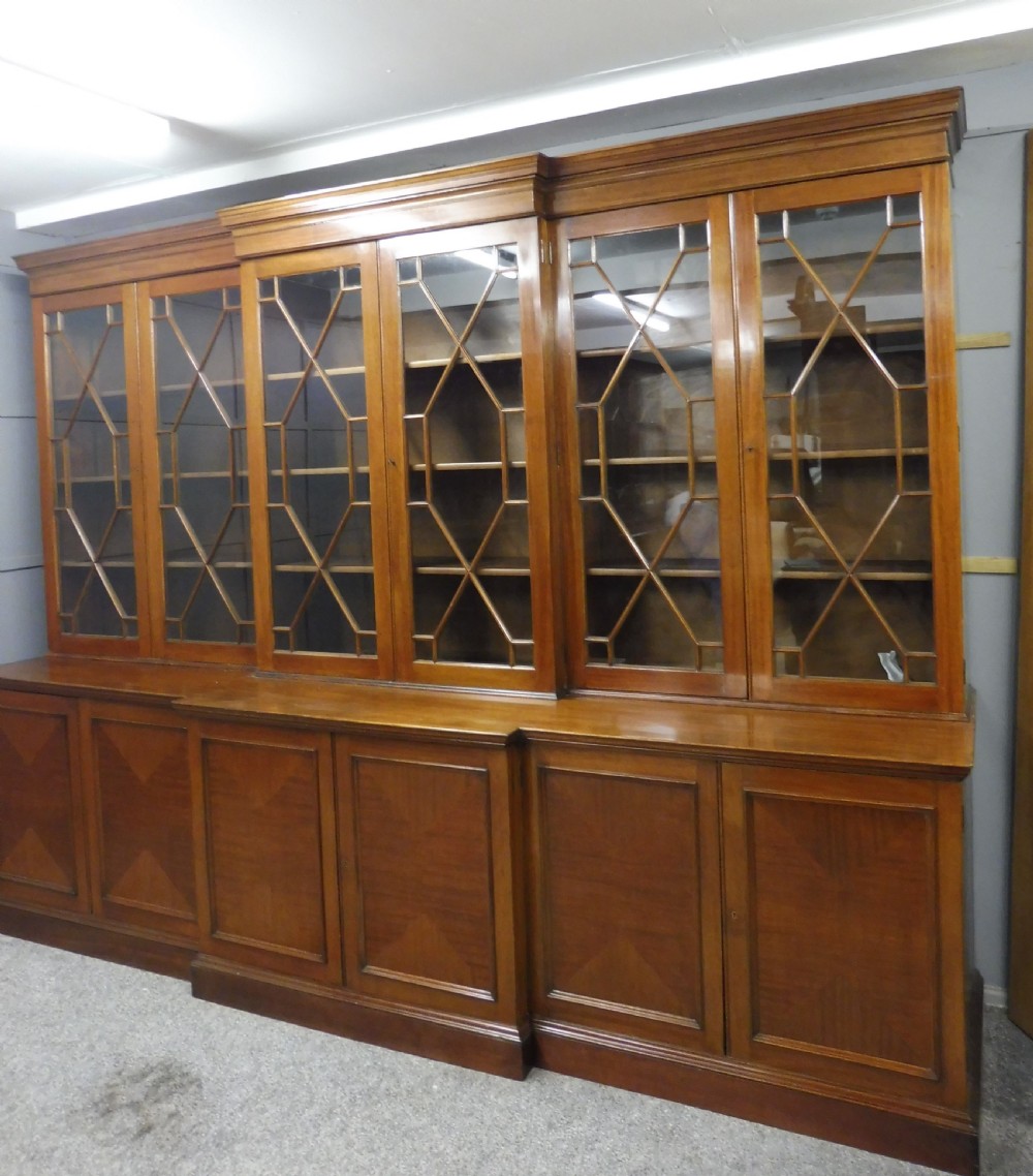 VERY LARGE MAHOGANY GEORGIAN STYLE UNIVERSITY BOOKCASE  View III