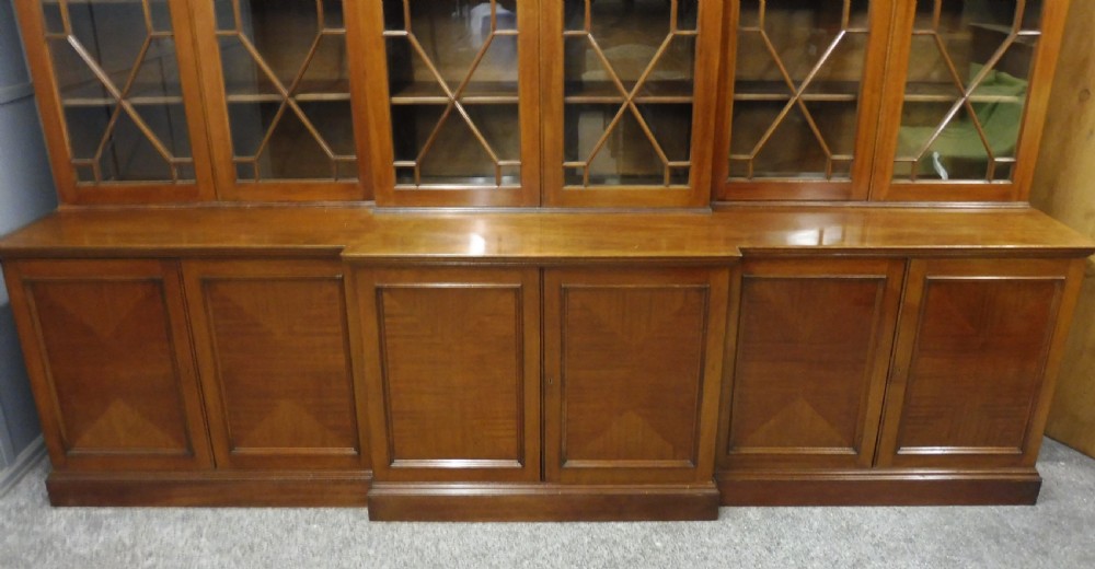 VERY LARGE MAHOGANY GEORGIAN STYLE UNIVERSITY BOOKCASE  View VIII