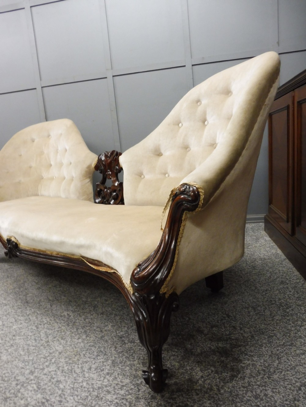 LARGE VICTORIAN SOFA FOR RECOVERING View V