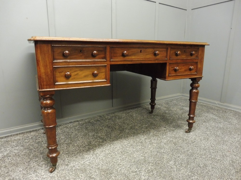 VICTORIAN MAHOGANY DESK