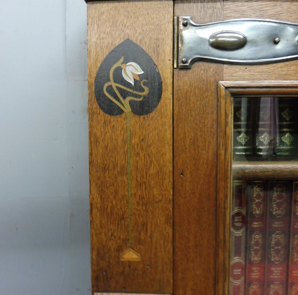 OAK ARTS AND CRAFTS BOOKCASE View IV