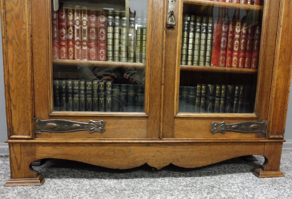 OAK ARTS AND CRAFTS BOOKCASE View VI