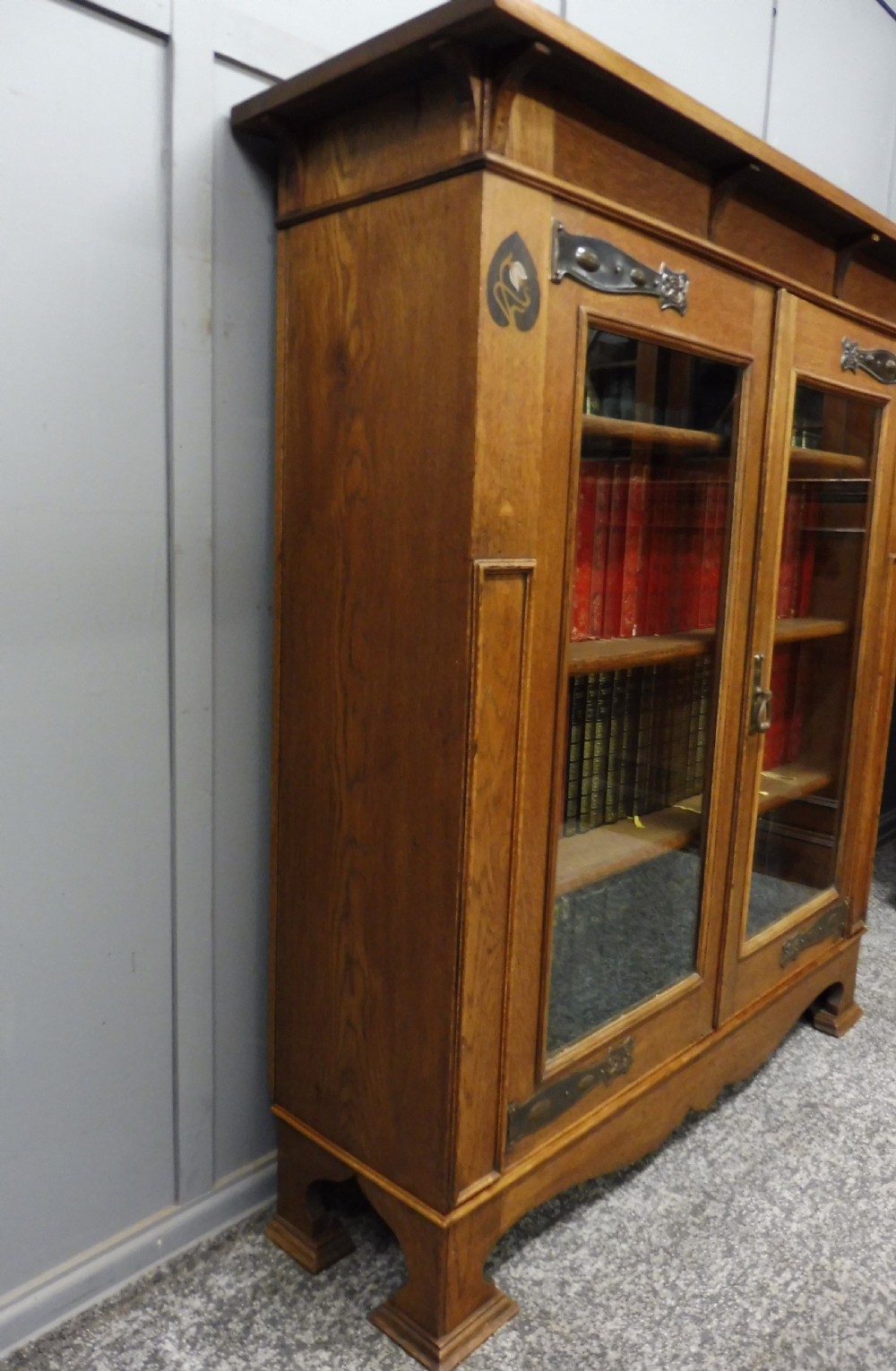 OAK ARTS AND CRAFTS BOOKCASE View XII