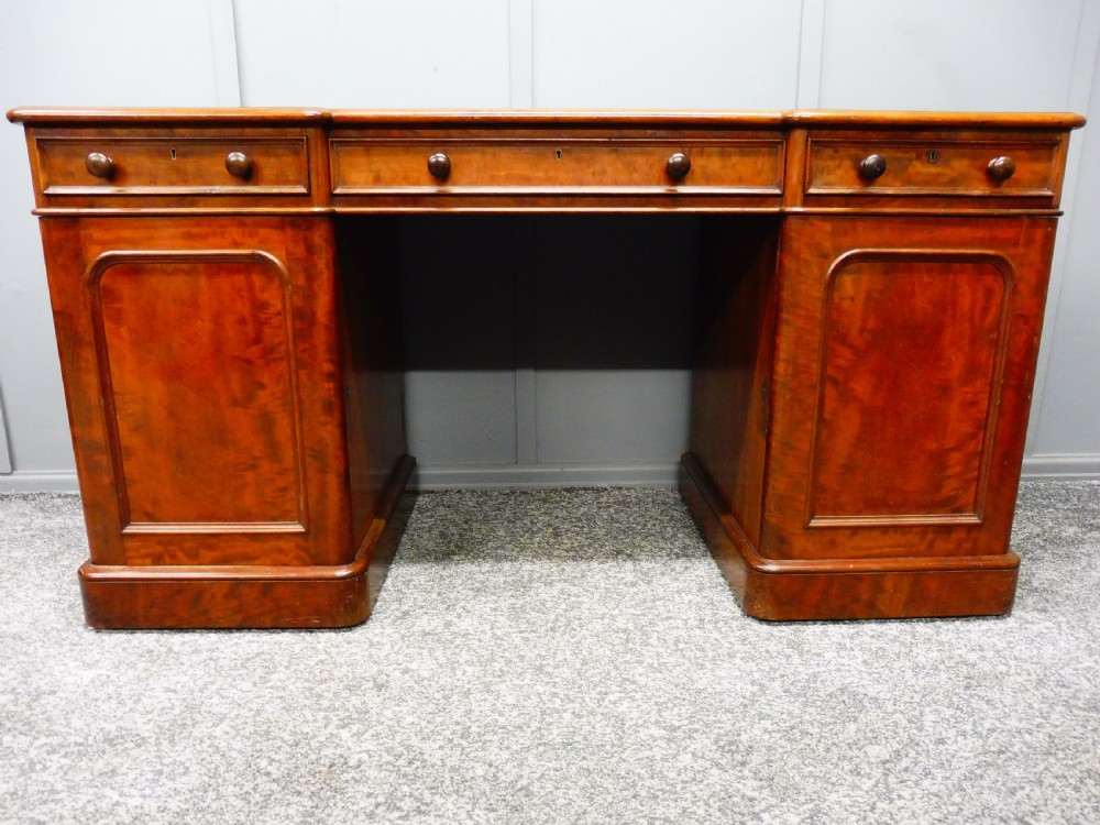 VICTORIAN MAHOGANY DESK View II