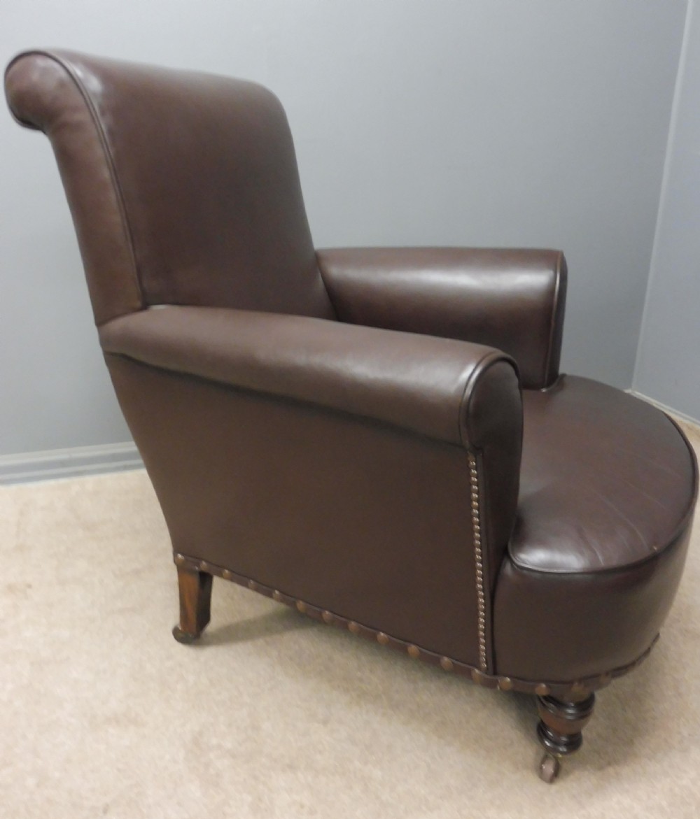 GOOD PAIR OF ANTIQUE LEATHER ARMCHAIRS View VII