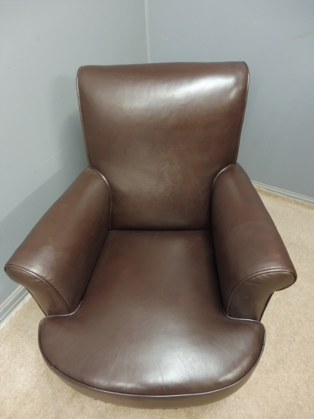 GOOD PAIR OF ANTIQUE LEATHER ARMCHAIRS View XI
