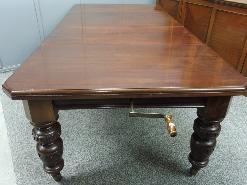 VICTORIAN MAHOGANY EXTENDING DINING TABLE WITH WIND OUT ACTION