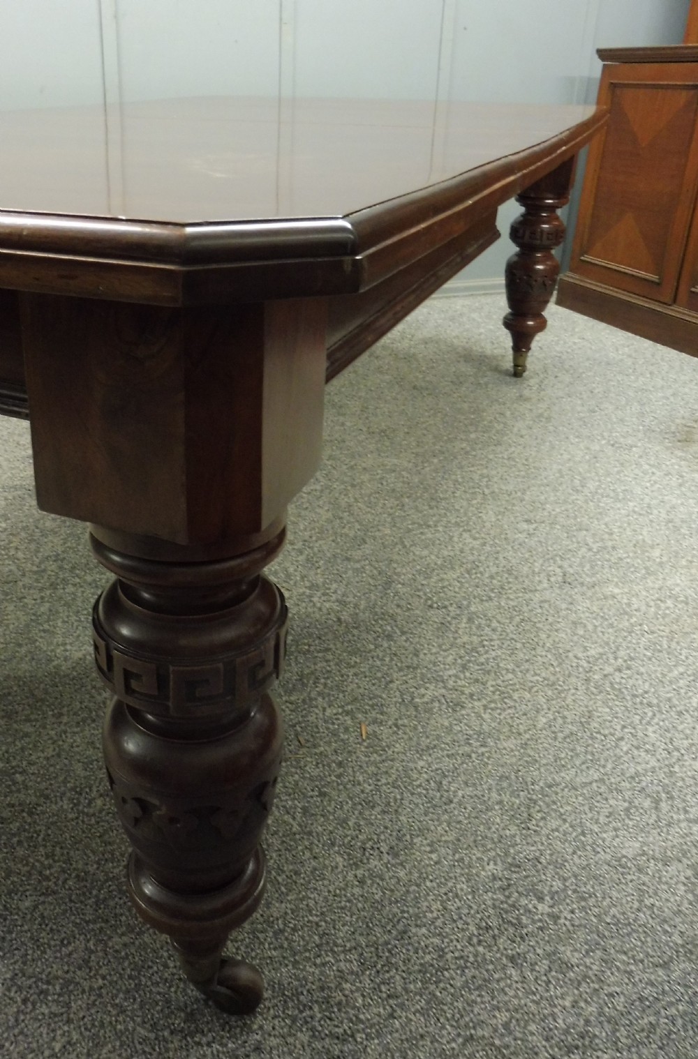 VICTORIAN MAHOGANY EXTENDING DINING TABLE WITH WIND OUT ACTION View VI